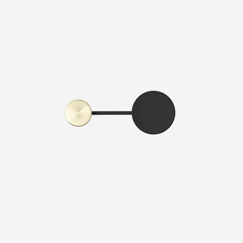 SIMPLE FORM. - Audo Copenhagen Audo Afteroom Coat Hanger Small Black Brass - 