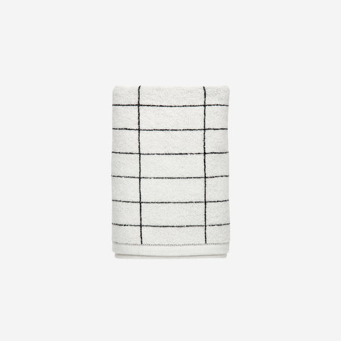 SIMPLE FORM. - Mette Ditmer Mette Ditmer Tile Stone Bath Towel Black Off White - 