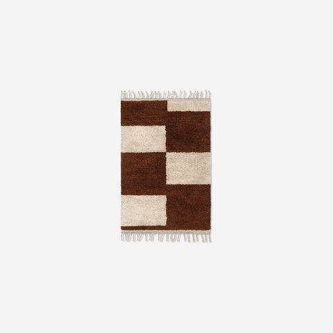 SIMPLE FORM. - Ferm Living Ferm Living Mara Knotted Rug Small Brick / Off White - 