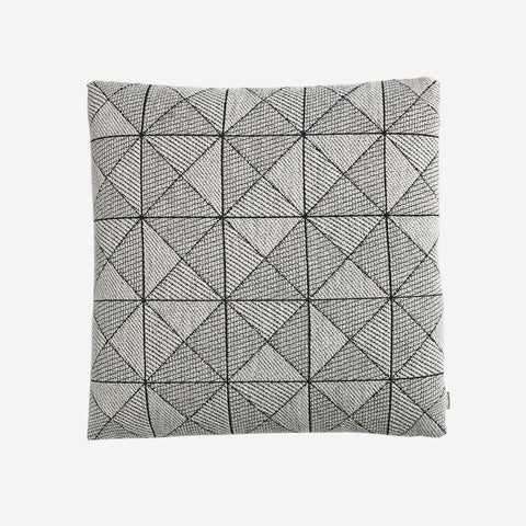 SIMPLE FORM. - Muuto Muuto Tile Cushion Black White - 