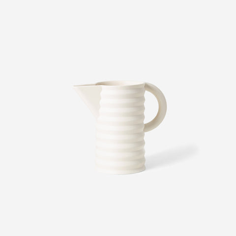 SIMPLE FORM. - Areaware Areaware Pleated Pitcher White - 