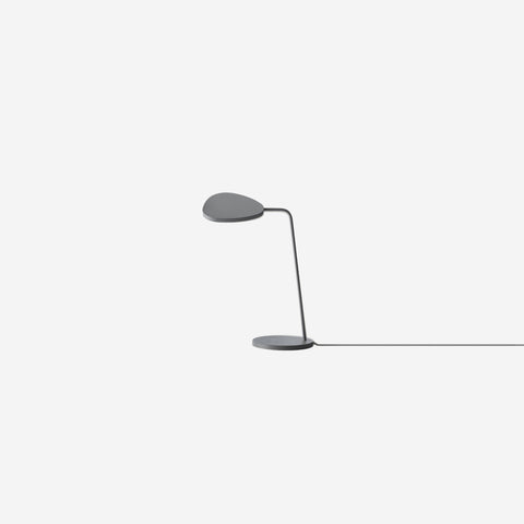 SIMPLE FORM. - Muuto Muuto Leaf Table Lamp Grey - 