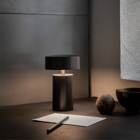 SIMPLE FORM. - Audo Copenhagen Audo Column Table Lamp Portable Bronze Brown - 