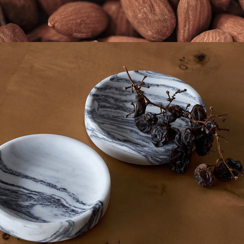 Black Blaze Linea Round Marble Tray Small Calacatta Decorative Tray Black Blaze - [store_name]