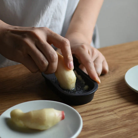 Kinto Taku Ginger Grater Black