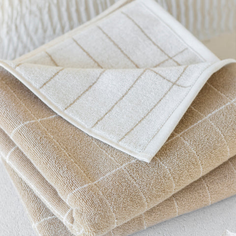 SIMPLE FORM. - Mette Ditmer Mette Ditmer Tile Stone Bath Towel Sand Off White - 