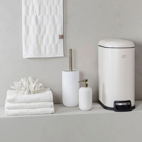 SIMPLE FORM. - Mette Ditmer Mette Ditmer Walther Pedal Bin White - 
