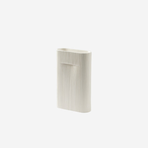 SIMPLE FORM. - Muuto Muuto Ridge Vase Off White Medium - 