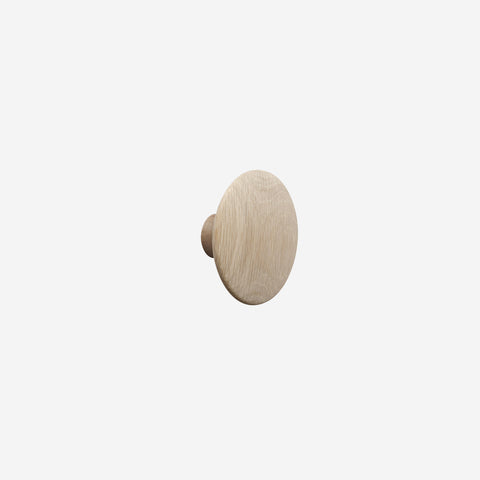 SIMPLE FORM. - Muuto Muuto Dots Hook Wood Oak Medium - 