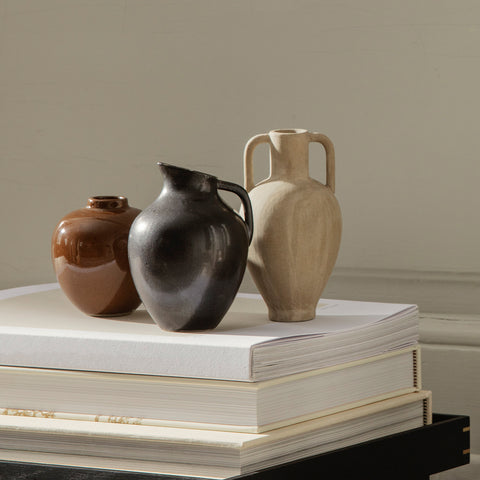 SIMPLE FORM. - Ferm Living Ferm Living Ary Mini Vase Medium Charcoal - 