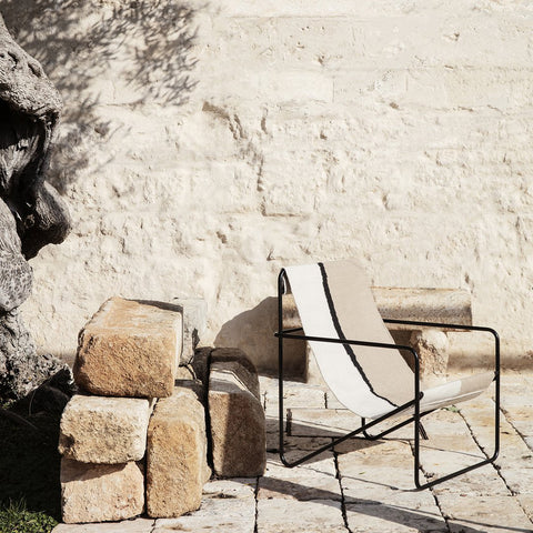 SIMPLE FORM. - Ferm Living Ferm Living Desert Lounge Chair Black / Soil - 