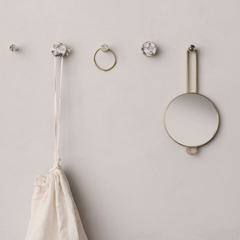 SIMPLE FORM. - Ferm Living Ferm Living Hook White Marble Brass Small - 