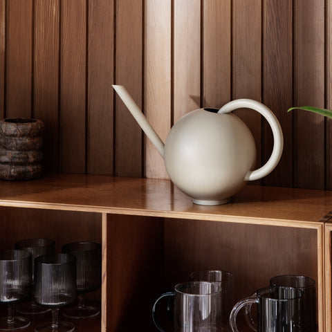 SIMPLE FORM. - Ferm Living Ferm Living Orb Watering Can Cashmere - 