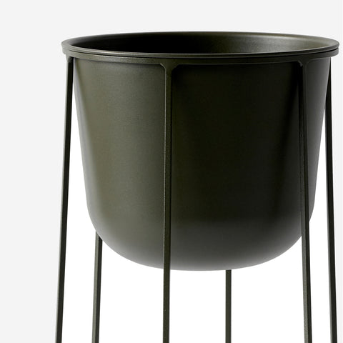 SIMPLE FORM. - Audo Copenhagen Audo Wire Base Pot Stand Olive Green Low - 
