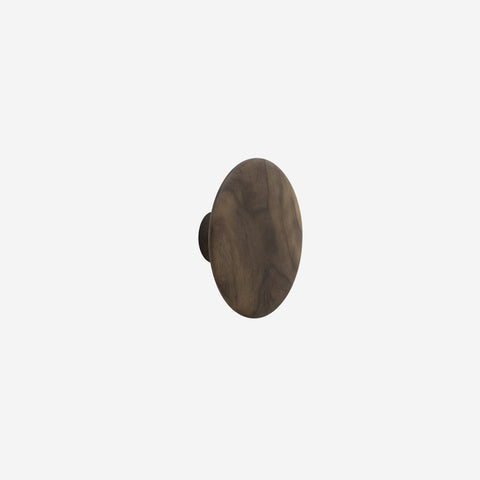 SIMPLE FORM. - Muuto Muuto Dots Hook Wood Walnut Medium - 