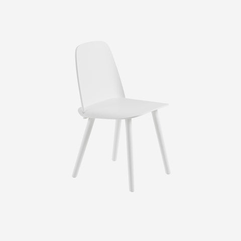 SIMPLE FORM. - Muuto Muuto Nerd Chair White - 