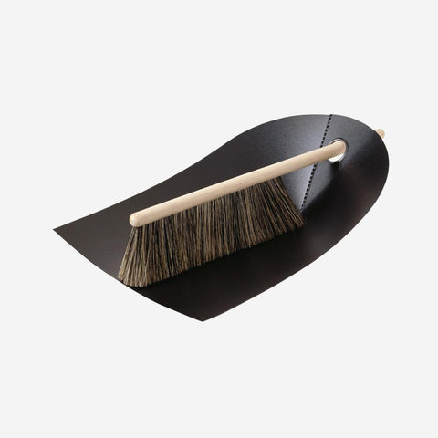 SIMPLE FORM. - Normann Copenhagen Normann Copenhagen Dustpan + Broom Black - 