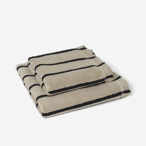 SIMPLE FORM. - Ferm Living Ferm Living Alee Hand Towel Sand Black - 