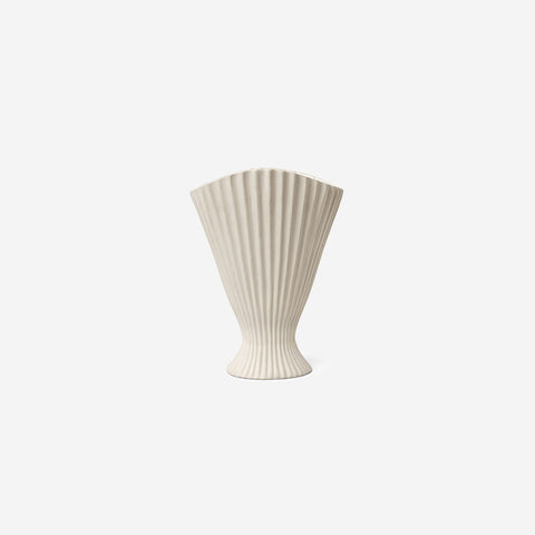 SIMPLE FORM. - Ferm Living Ferm Living Fountain Vase Off White - 