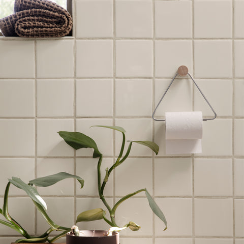 SIMPLE FORM. - Ferm Living Ferm Living Toilet Paper Holder Chrome Oak - 