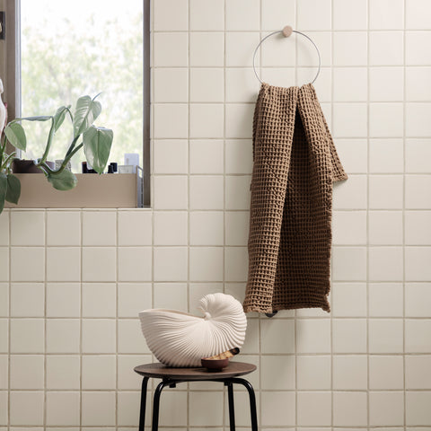 SIMPLE FORM. - Ferm Living Ferm Living Towel Hanger Chrome Oak - 